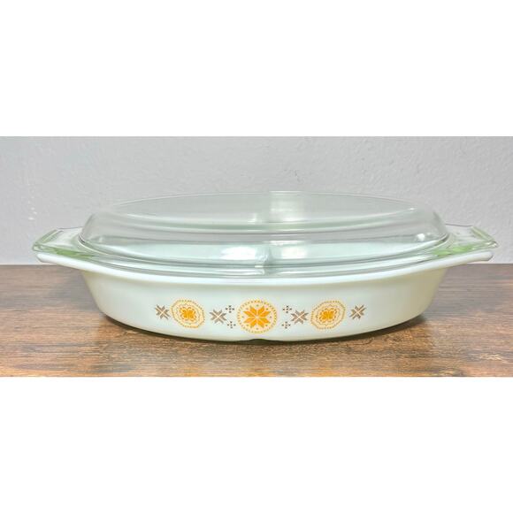 Vintage 60s Pyrex Town and Country Casserole Divided Dish 1.5 QT with Lid - Picture 2 of 12